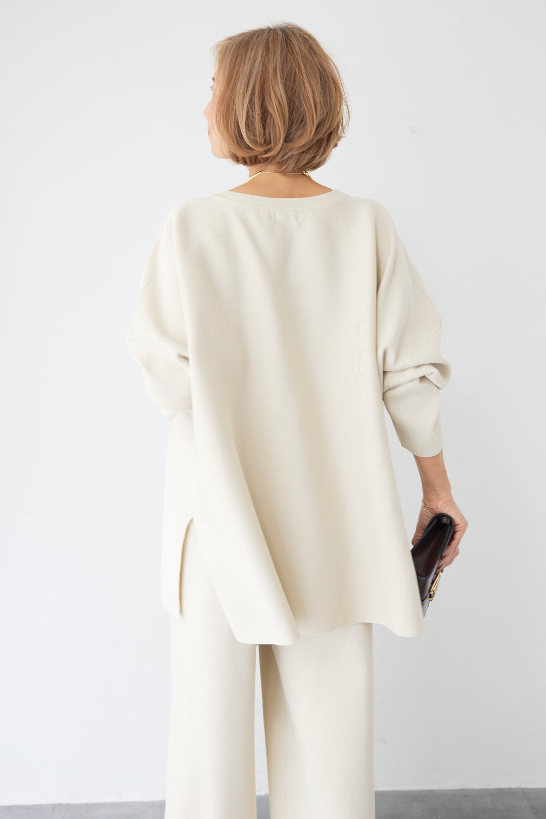 Vネックオーバーニット×ワイドパンツ ニットセットアップ