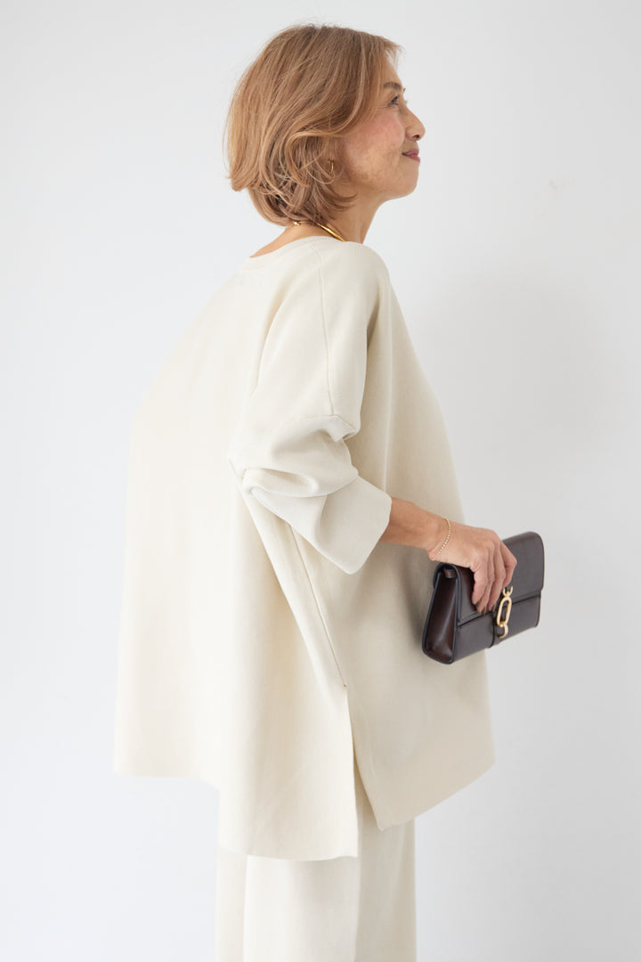 Vネックオーバーニット×ワイドパンツ ニットセットアップ