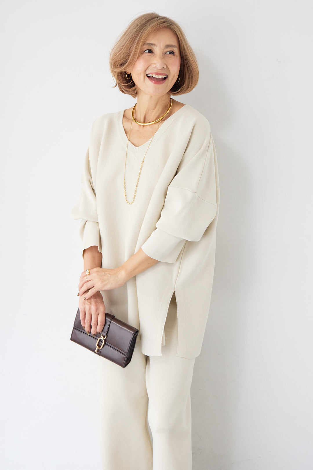 Vネックオーバーニット×ワイドパンツ ニットセットアップ