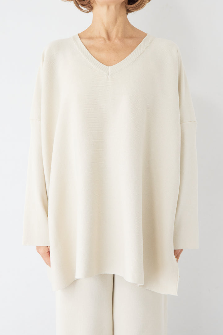 Vネックオーバーニット×ワイドパンツ ニットセットアップ