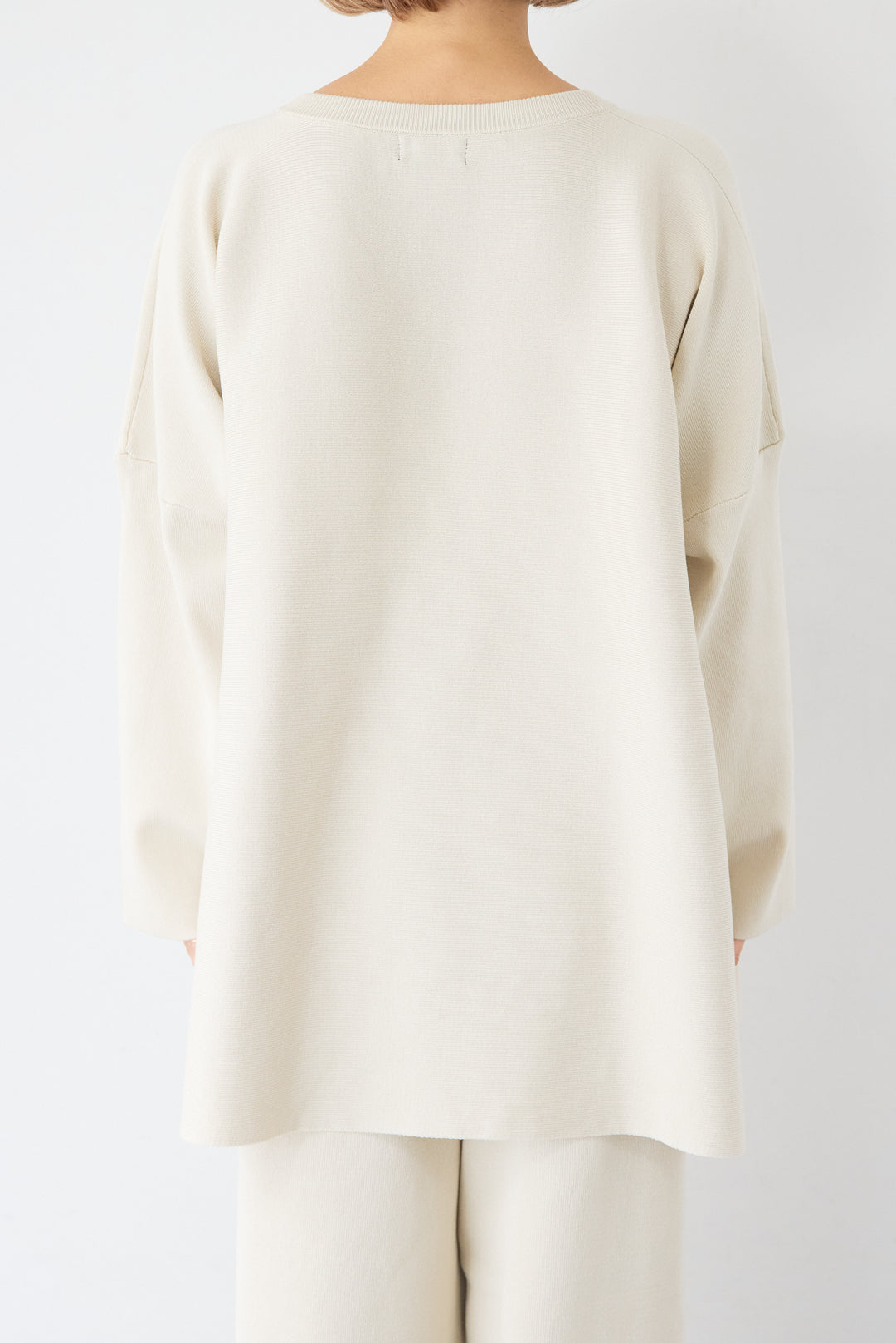 Vネックオーバーニット×ワイドパンツ ニットセットアップ