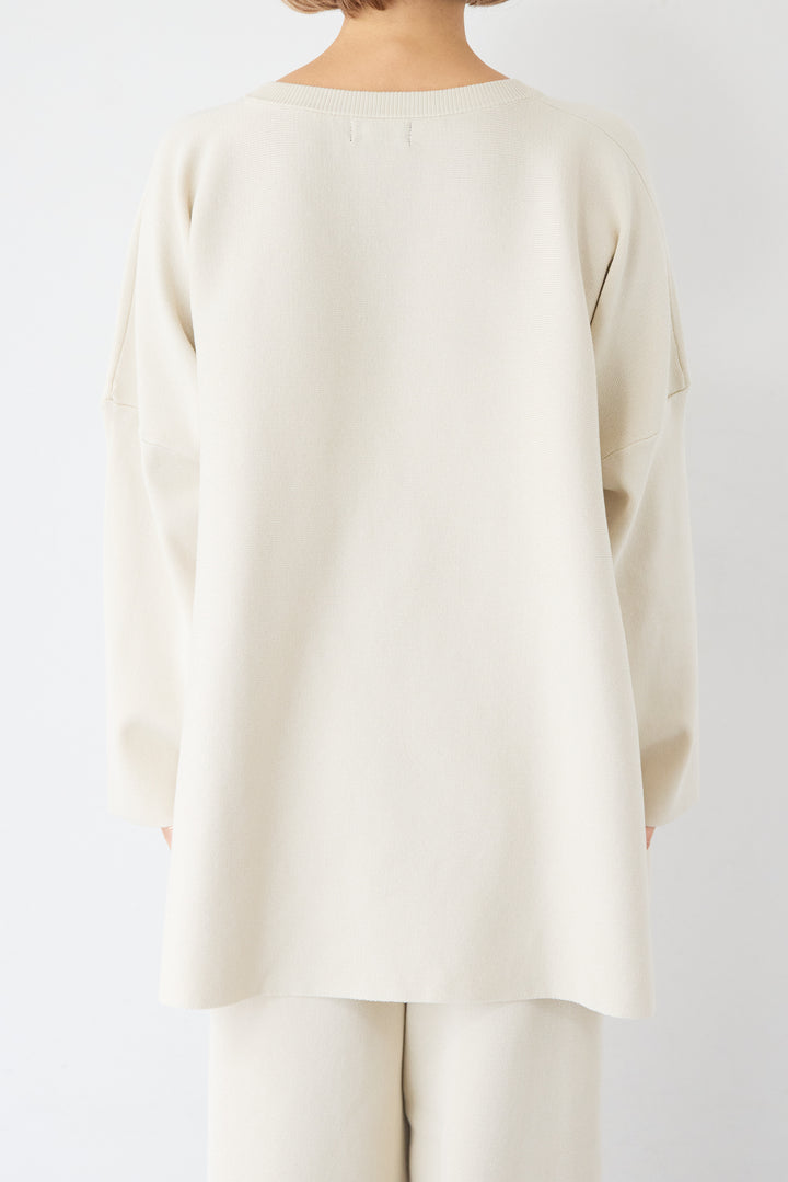 Vネックオーバーニット×ワイドパンツ ニットセットアップ