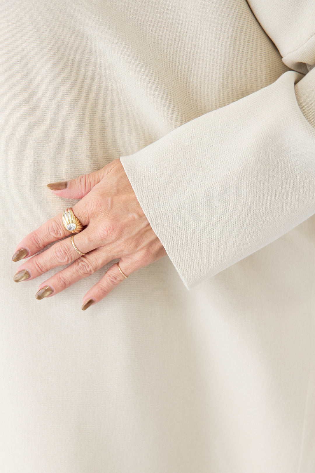 Vネックオーバーニット×ワイドパンツ ニットセットアップ