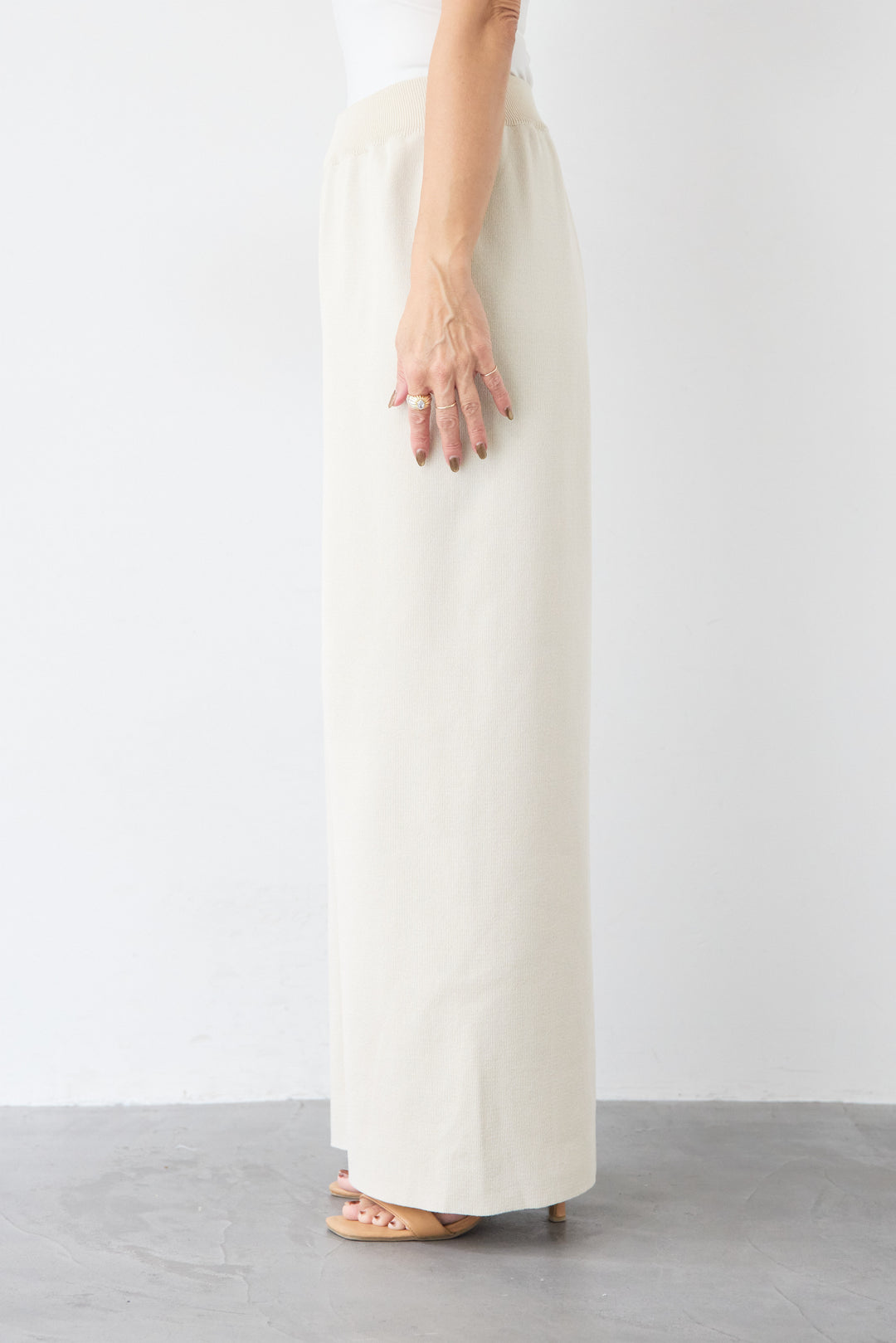 Vネックオーバーニット×ワイドパンツ ニットセットアップ