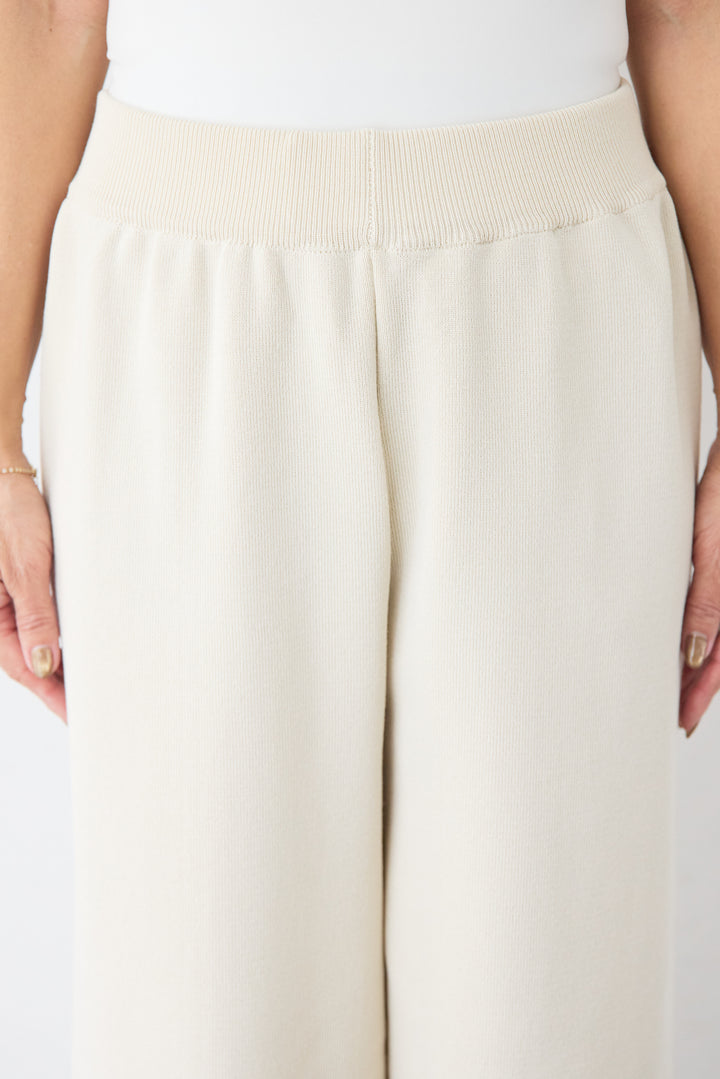 Vネックオーバーニット×ワイドパンツ ニットセットアップ