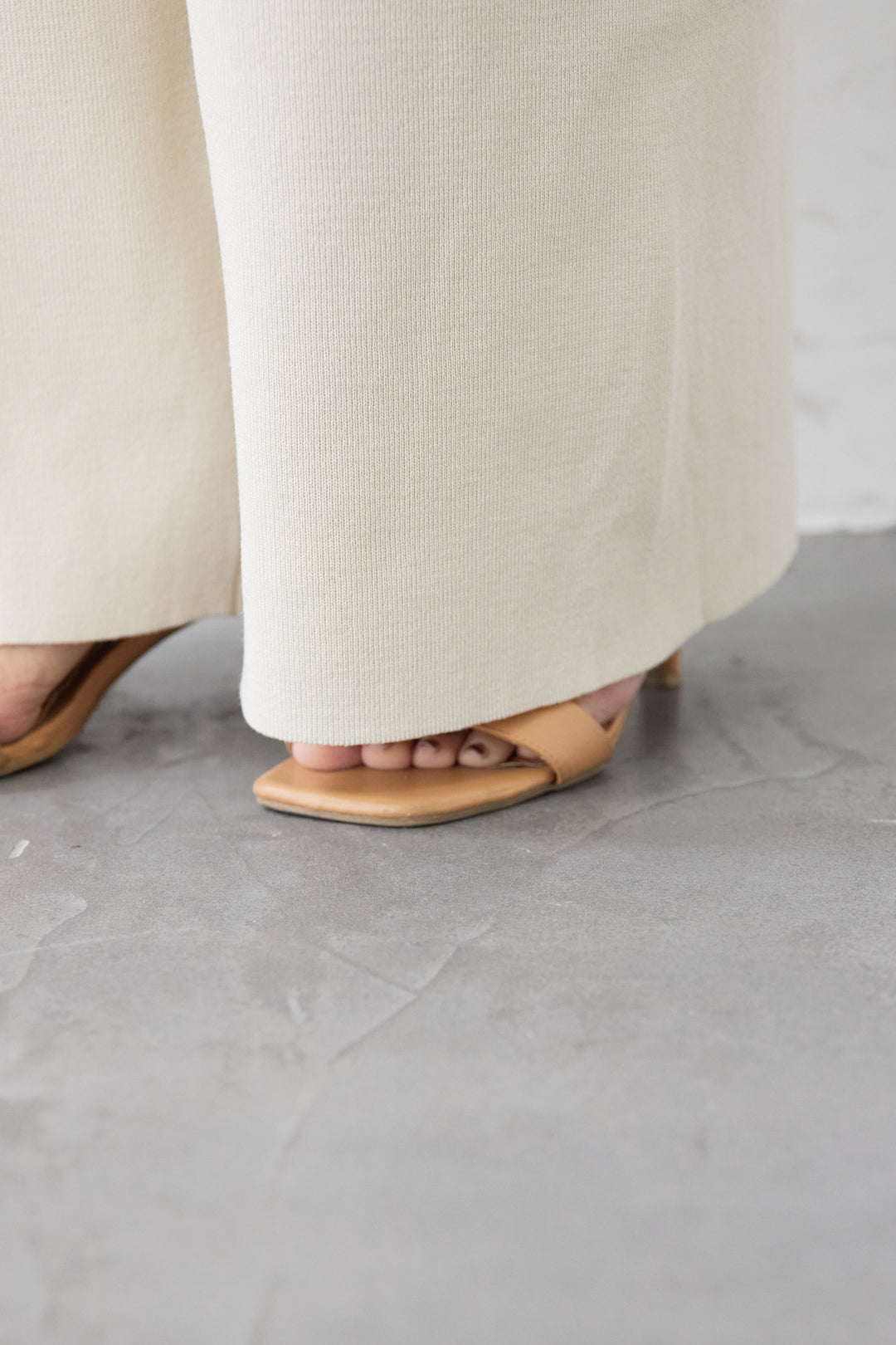 Vネックオーバーニット×ワイドパンツ ニットセットアップ