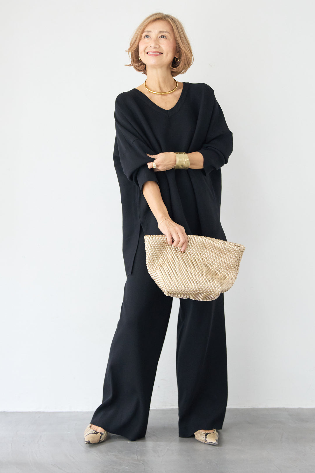 Vネックオーバーニット×ワイドパンツ ニットセットアップ