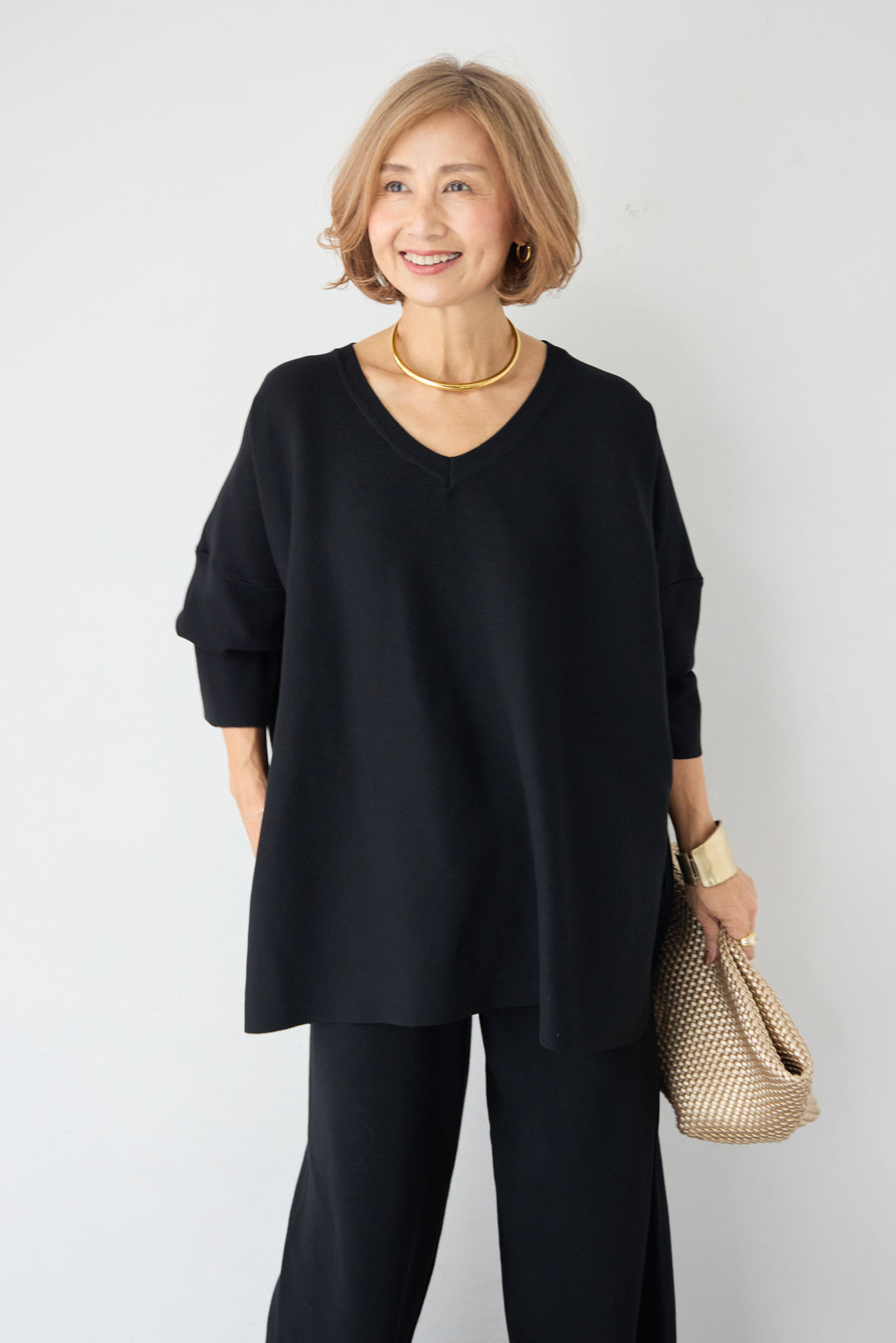 Vネックオーバーニット×ワイドパンツ ニットセットアップ