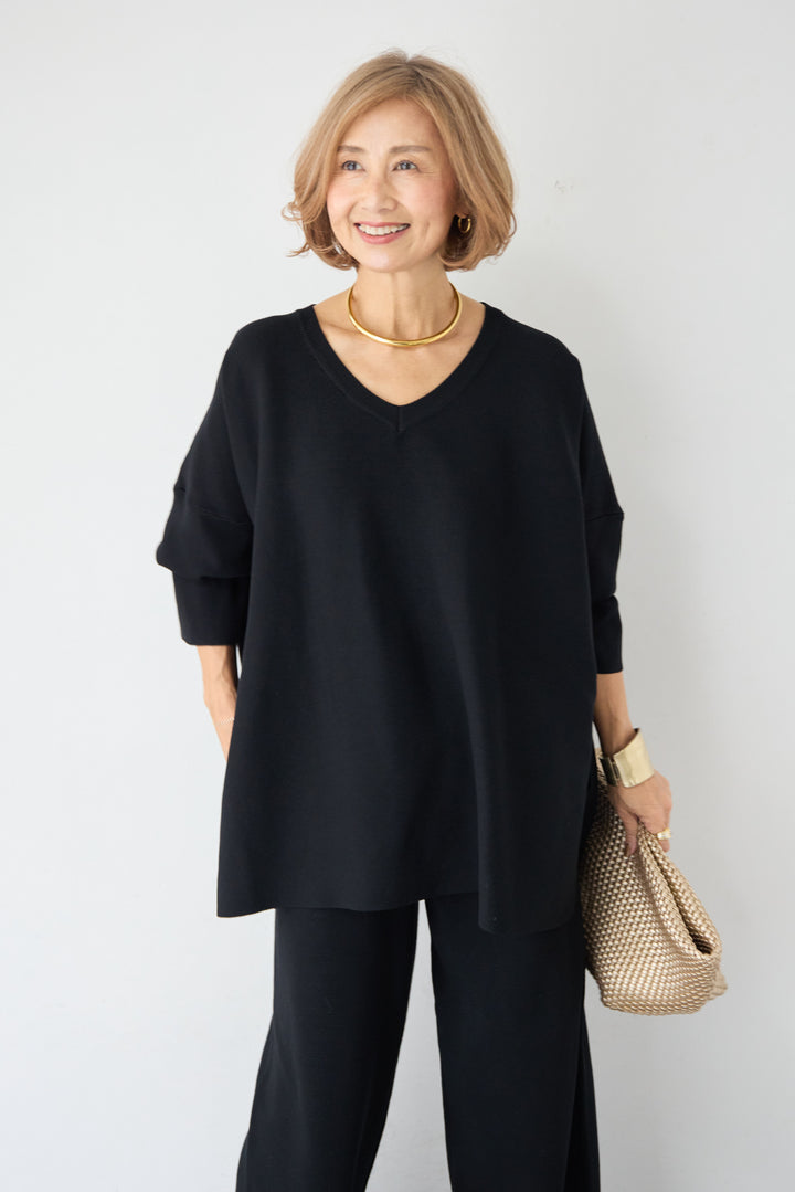 Vネックオーバーニット×ワイドパンツ ニットセットアップ