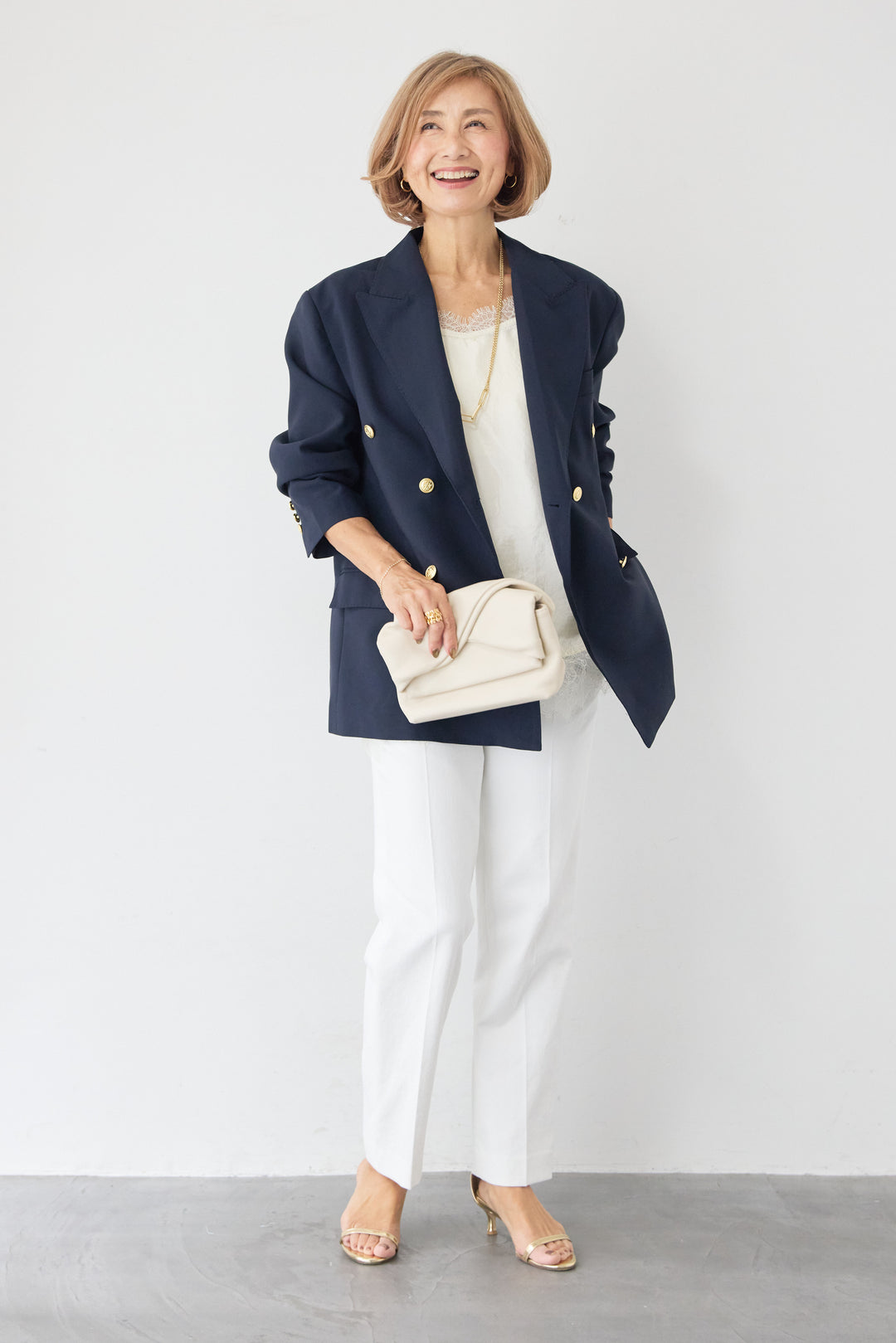 金ボタン ダブルブレストブレザー