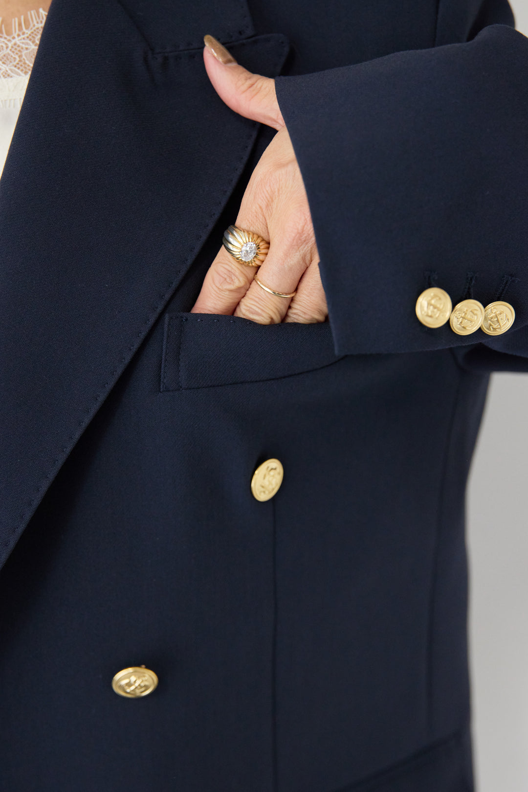 金ボタン ダブルブレストブレザー