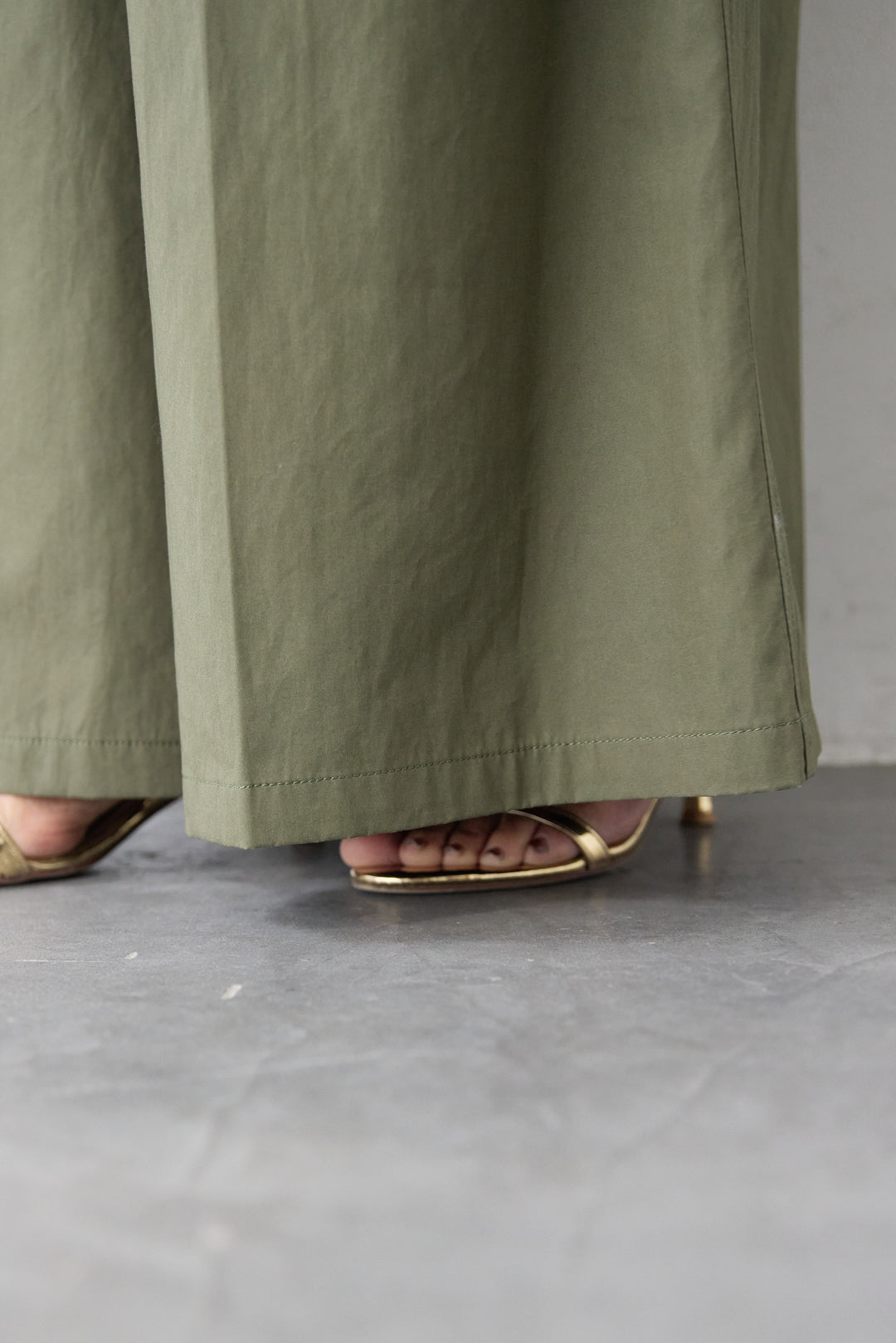 ハイウエスト タックワイドパンツ