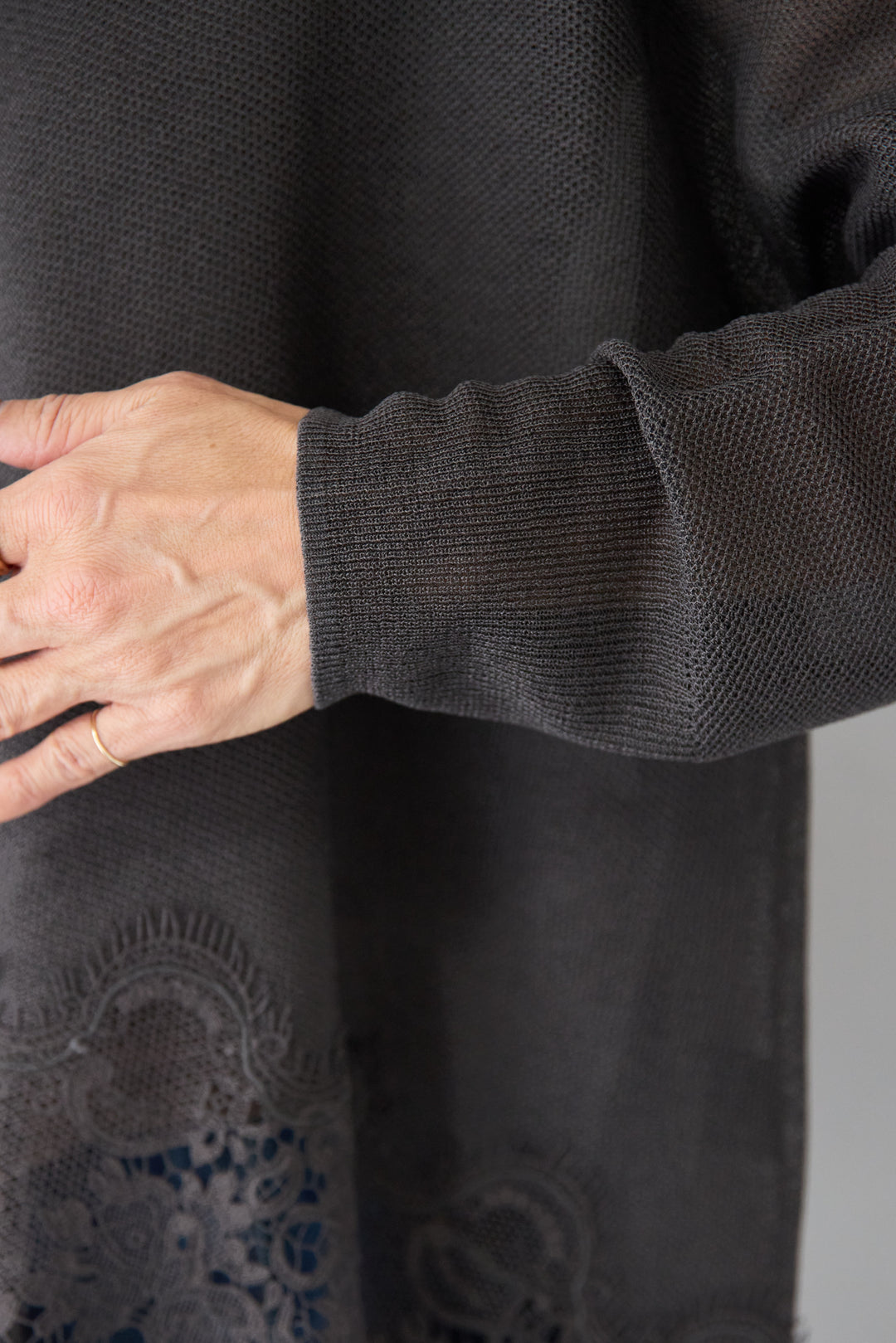 裾リバーレース切り替え シアーニットカーディガン