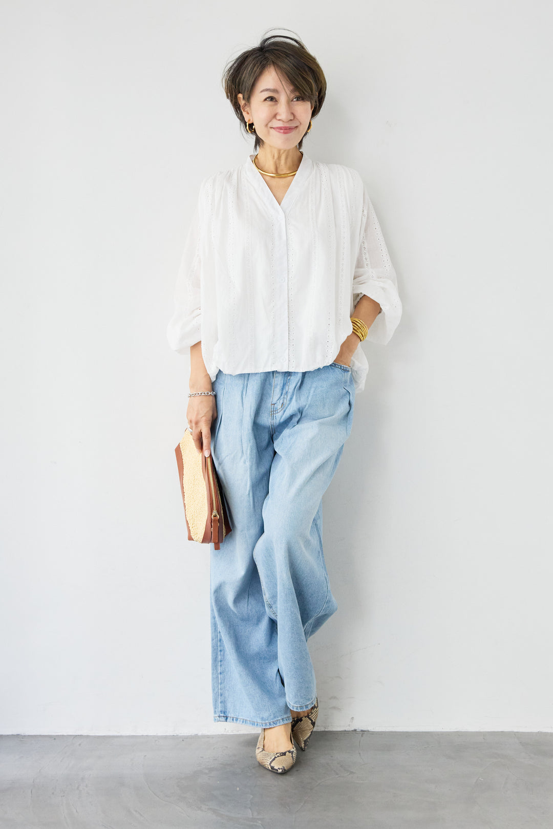 Vネックカットレースブラウス