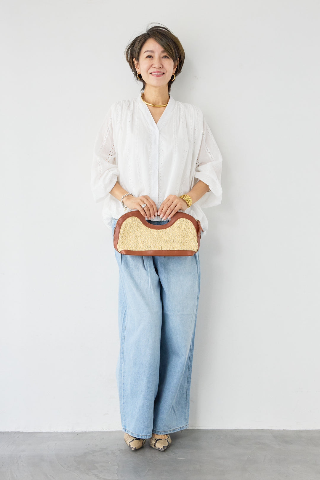 Vネックカットレースブラウス