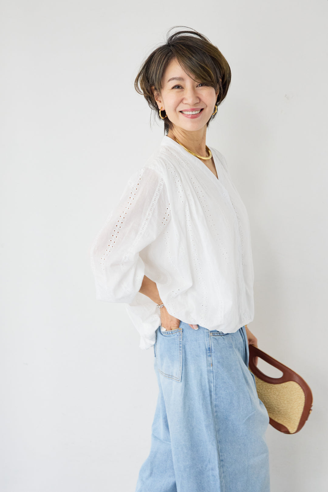 Vネックカットレースブラウス