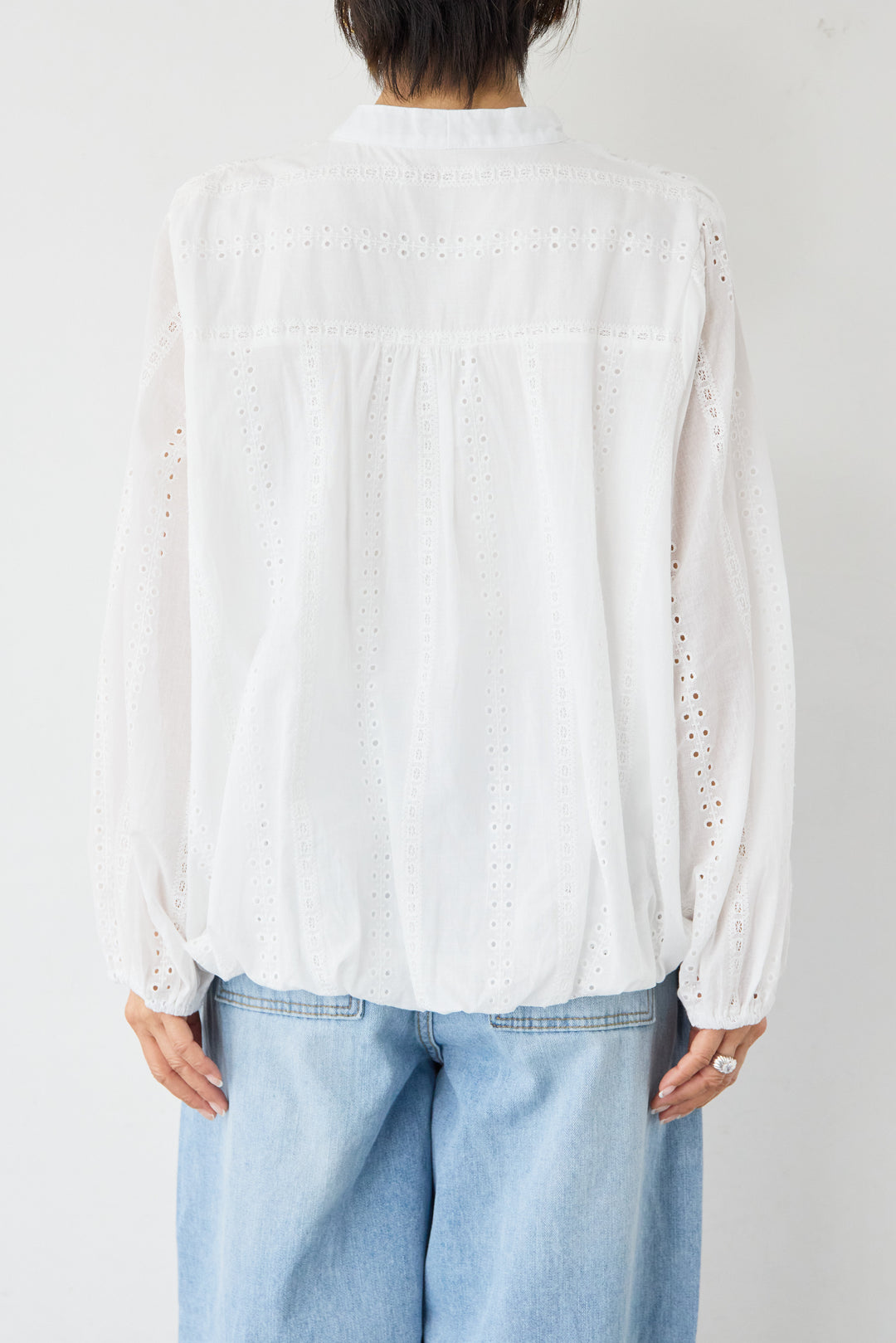 Vネックカットレースブラウス