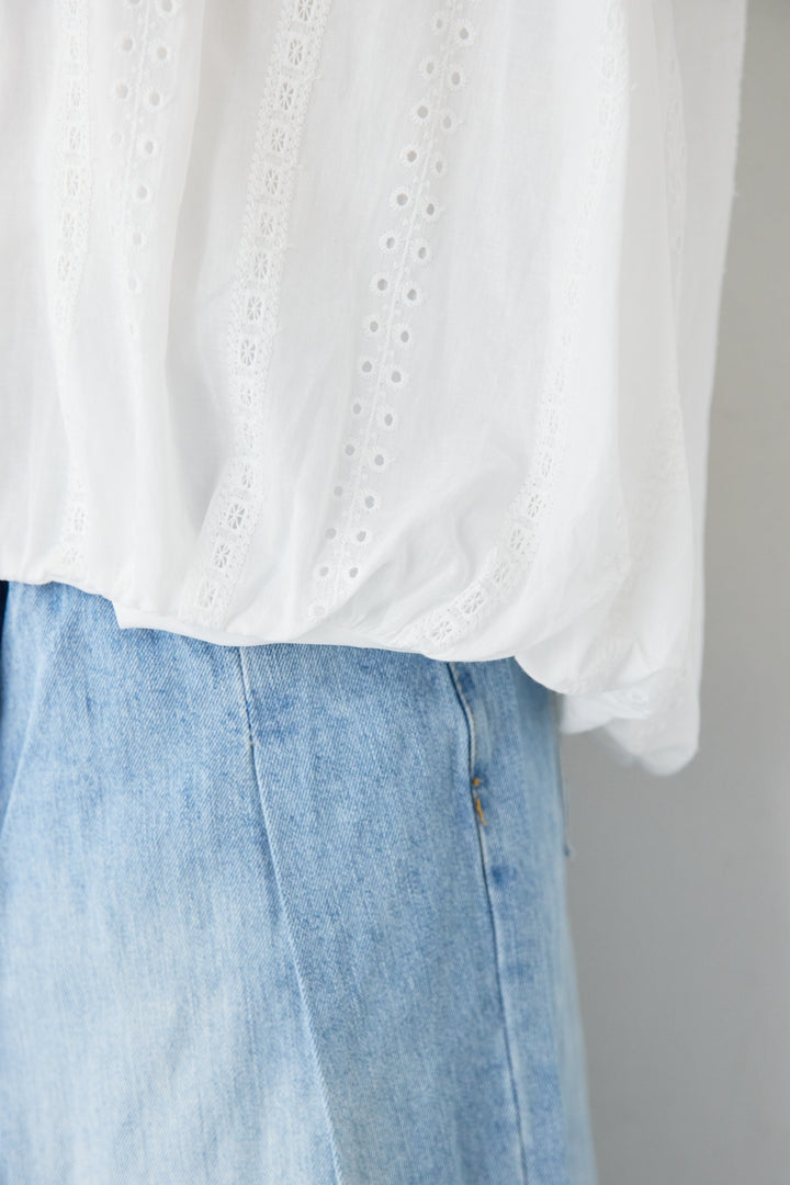 Vネックカットレースブラウス