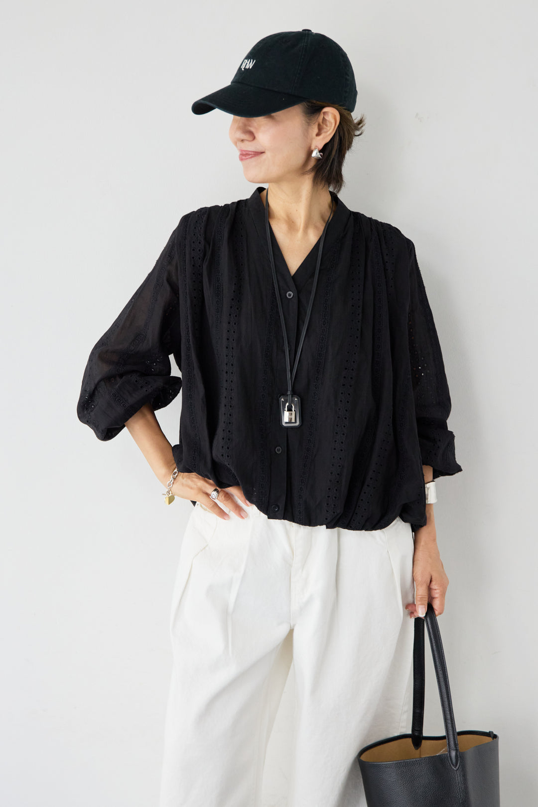 Vネックカットレースブラウス