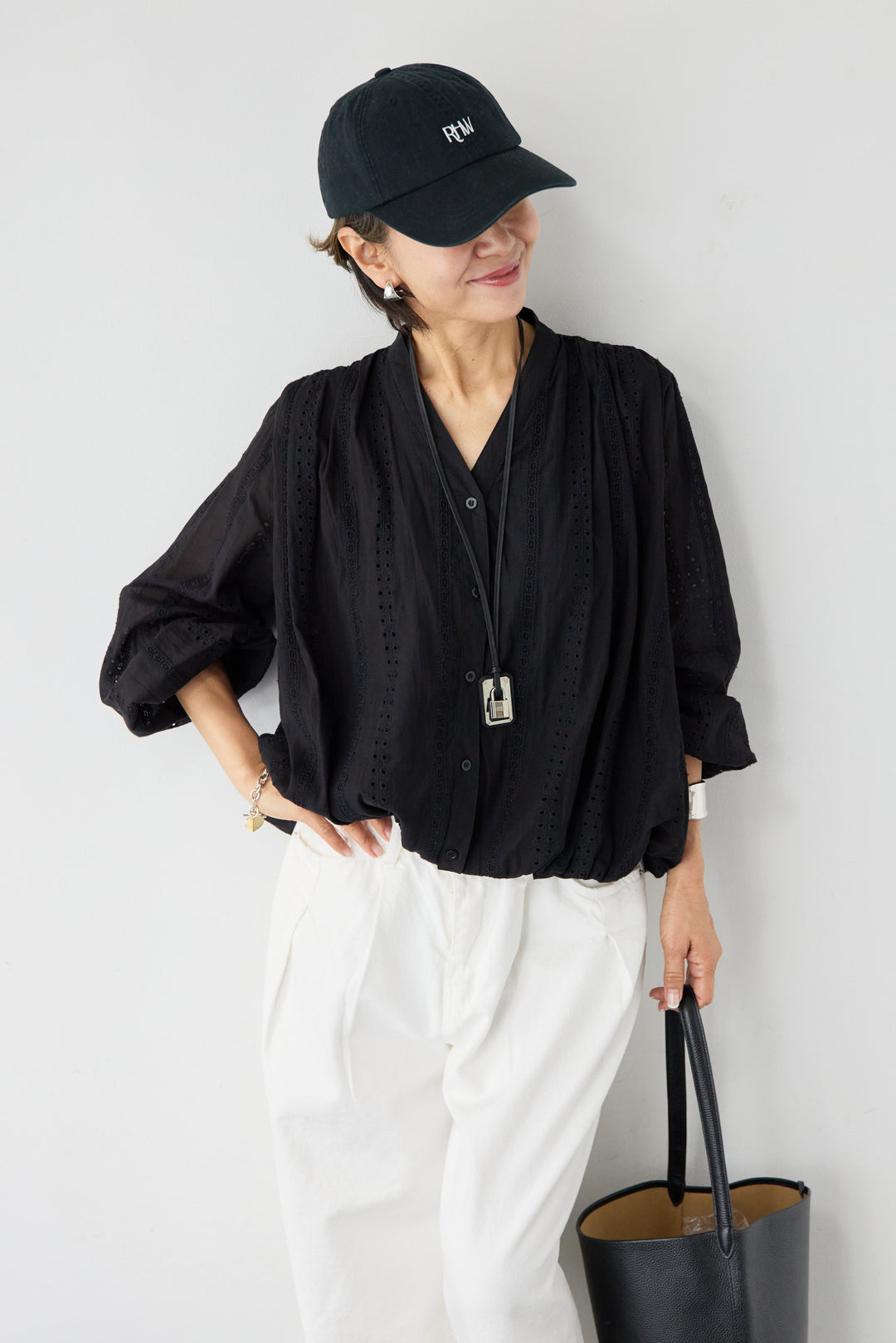 Vネックカットレースブラウス