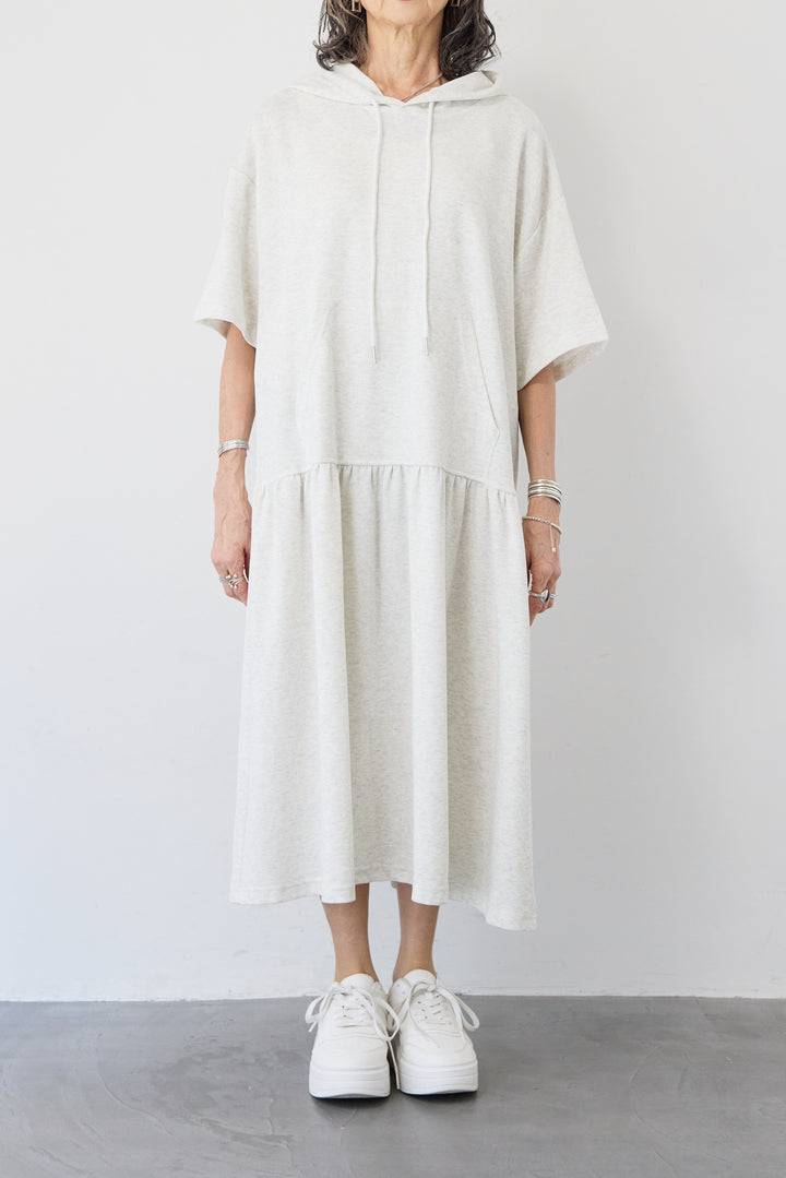 ハーフスリーブフーディーワンピース