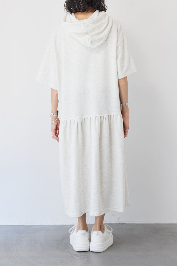 ハーフスリーブフーディーワンピース