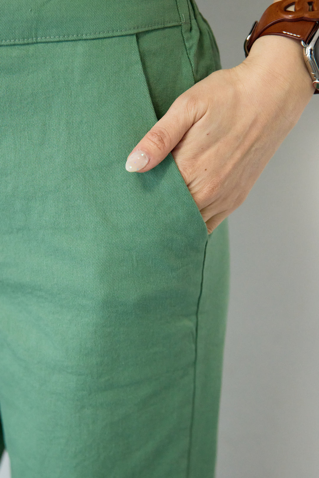 ウエストゴムテーパードパンツ