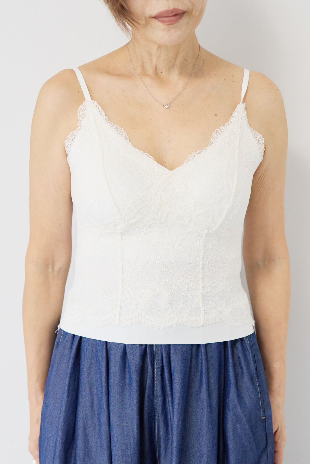 カップ付きレースキャミソール