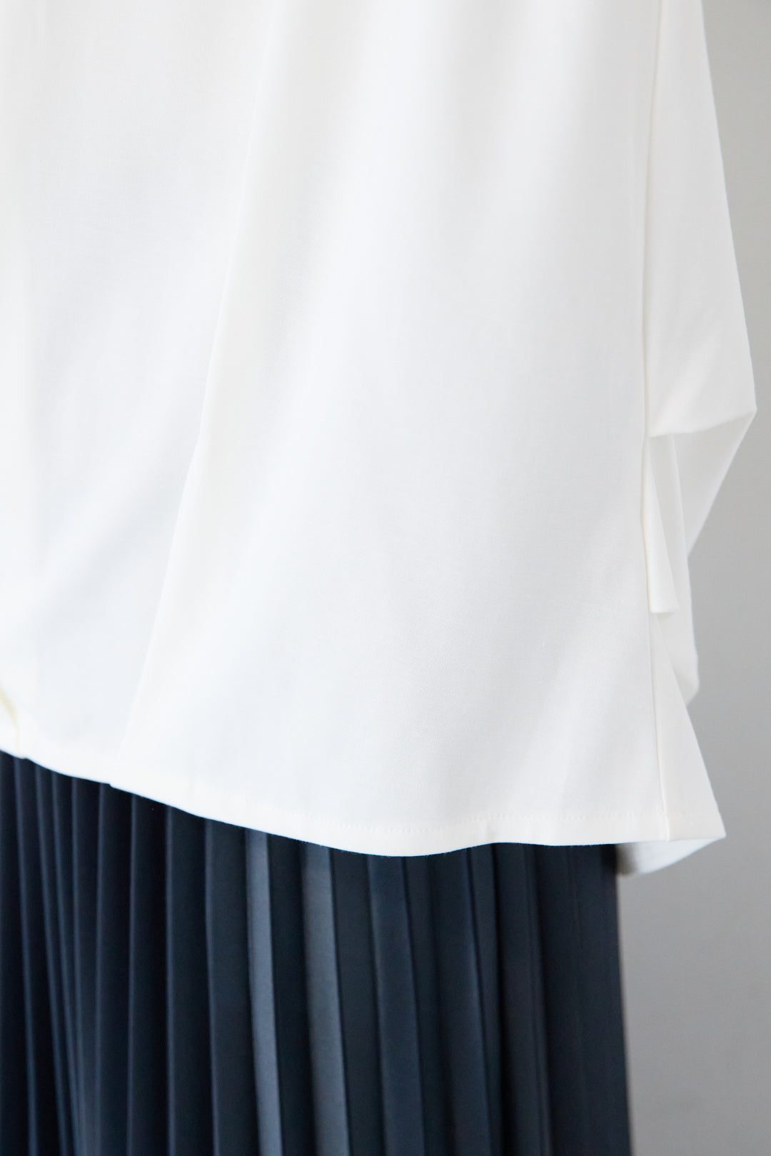 [SET]【接触冷感】タックヘムVネックプルオーバー+グラデーションロングプリーツスカート(2set)