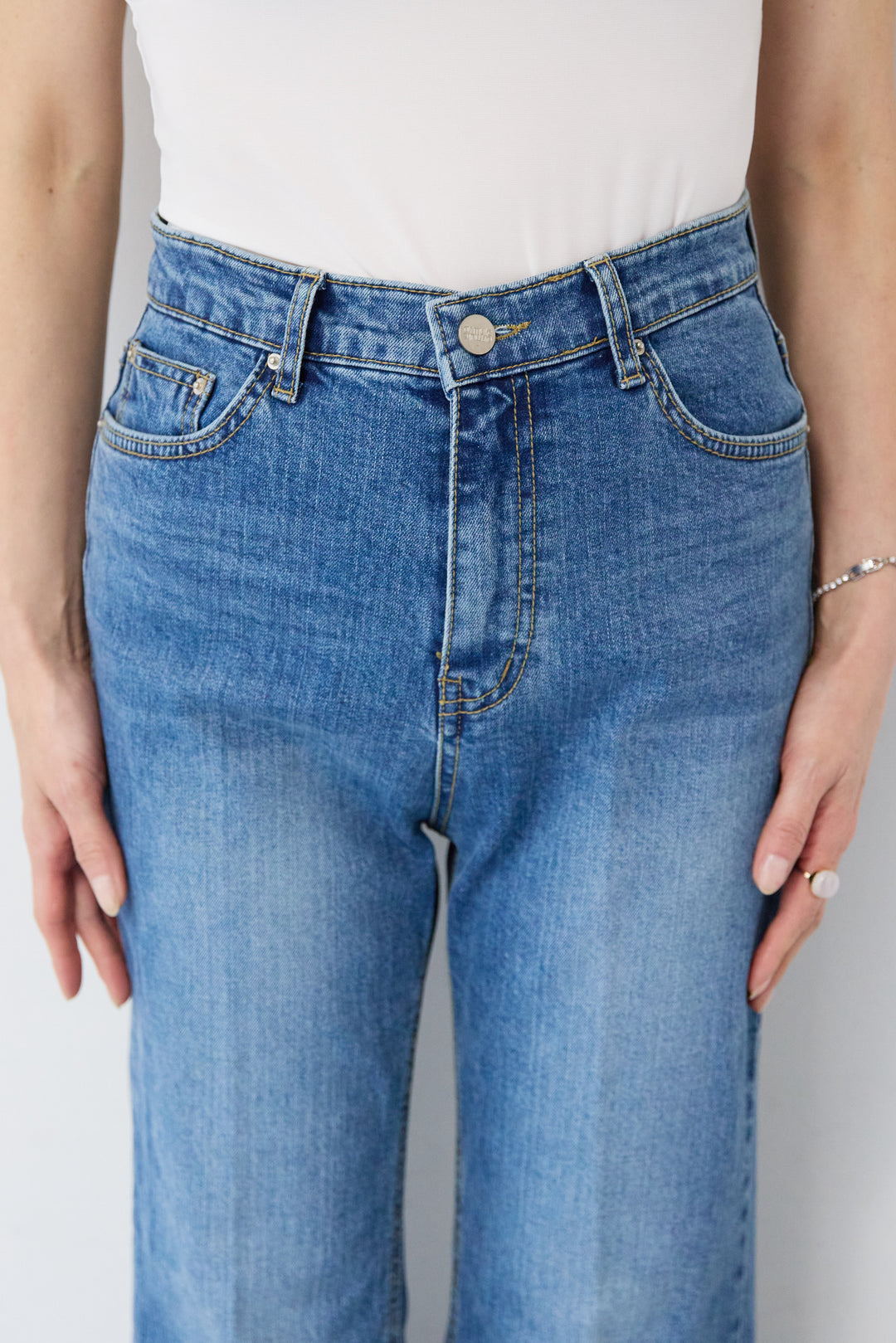 センタープレスデニムパンツ