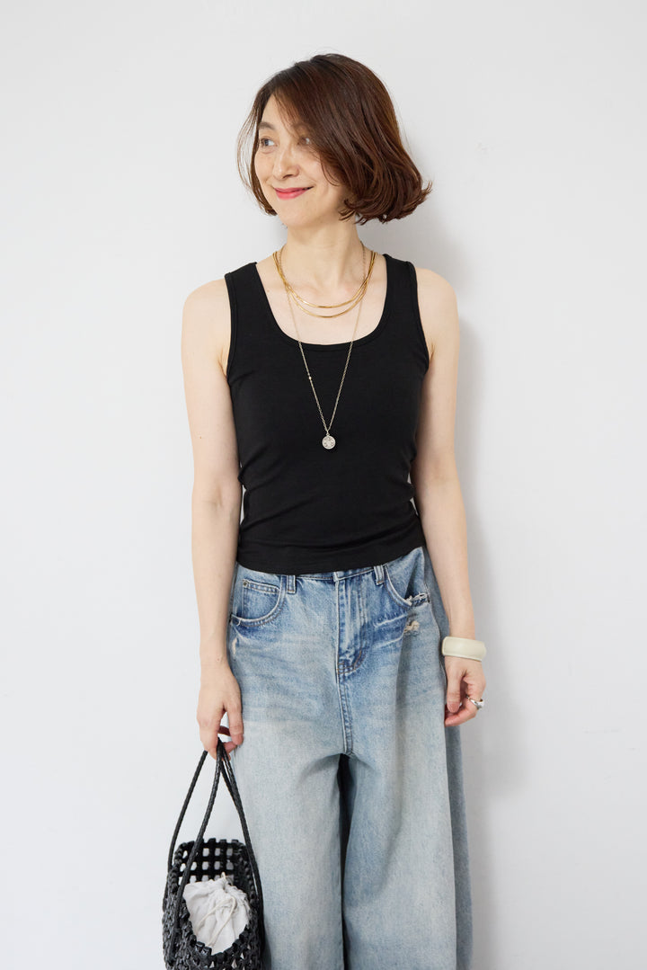 カップ付きタンクトップ