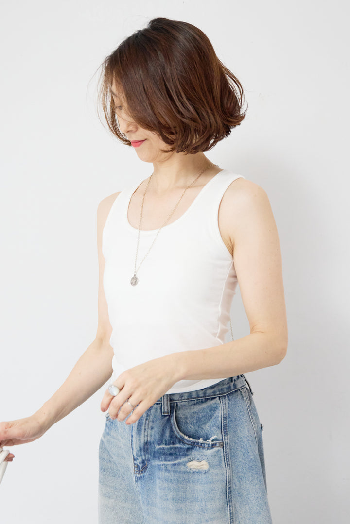 カップ付きタンクトップ