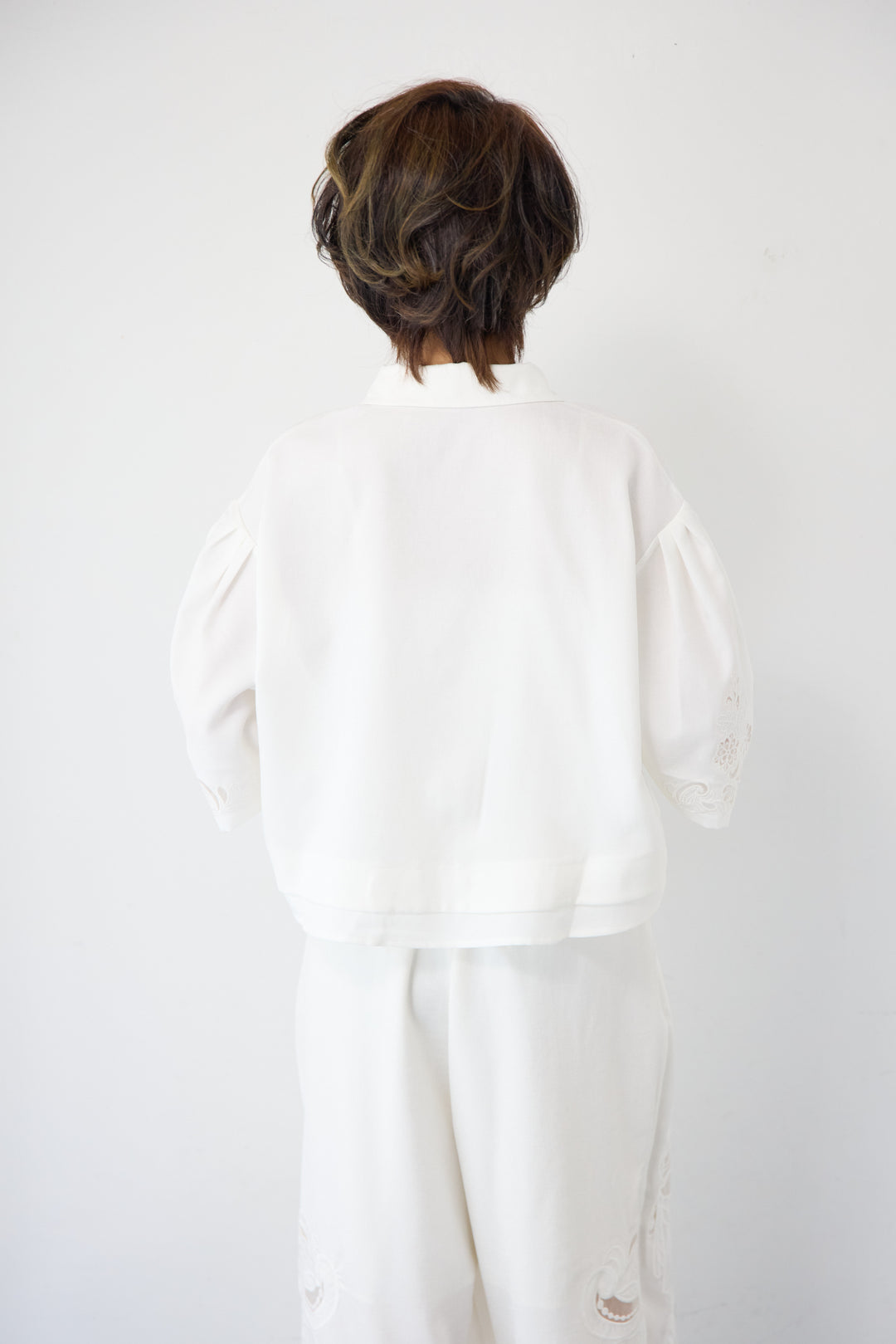 レースカット刺繍 ショート丈シャツ