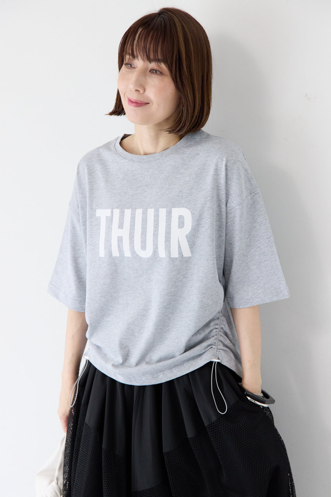 [SET] ロゴプリント サイドドローストリング オーバーサイズ Tシャツ+異素材コンビ フレア マキシスカート(2set)