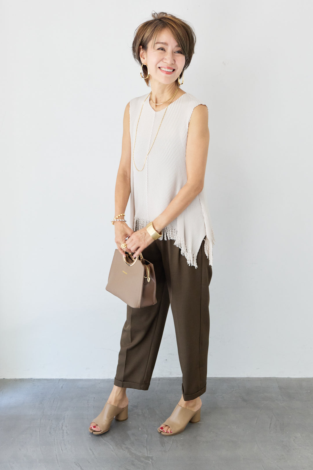 ハイウエストタックテーパードパンツ