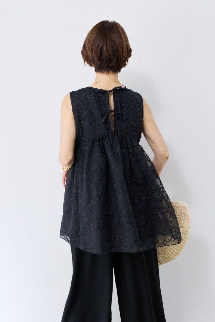 フラワー刺繍ブラウス