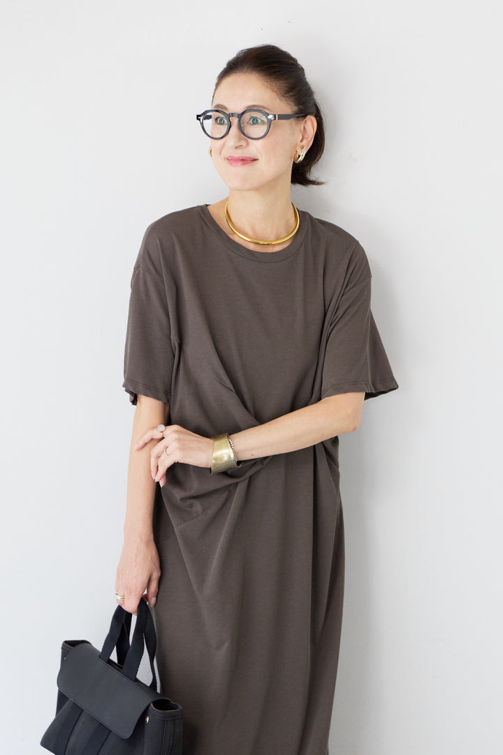 フロントツイストカットワンピース