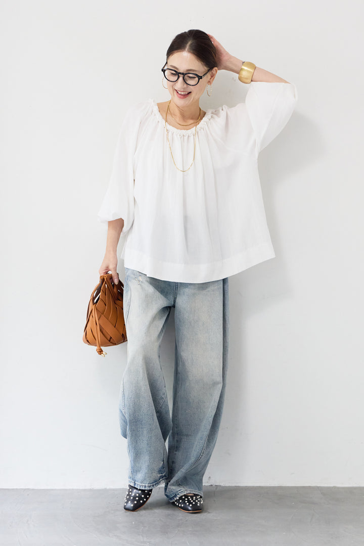 ギャザーネックボリュームブラウス