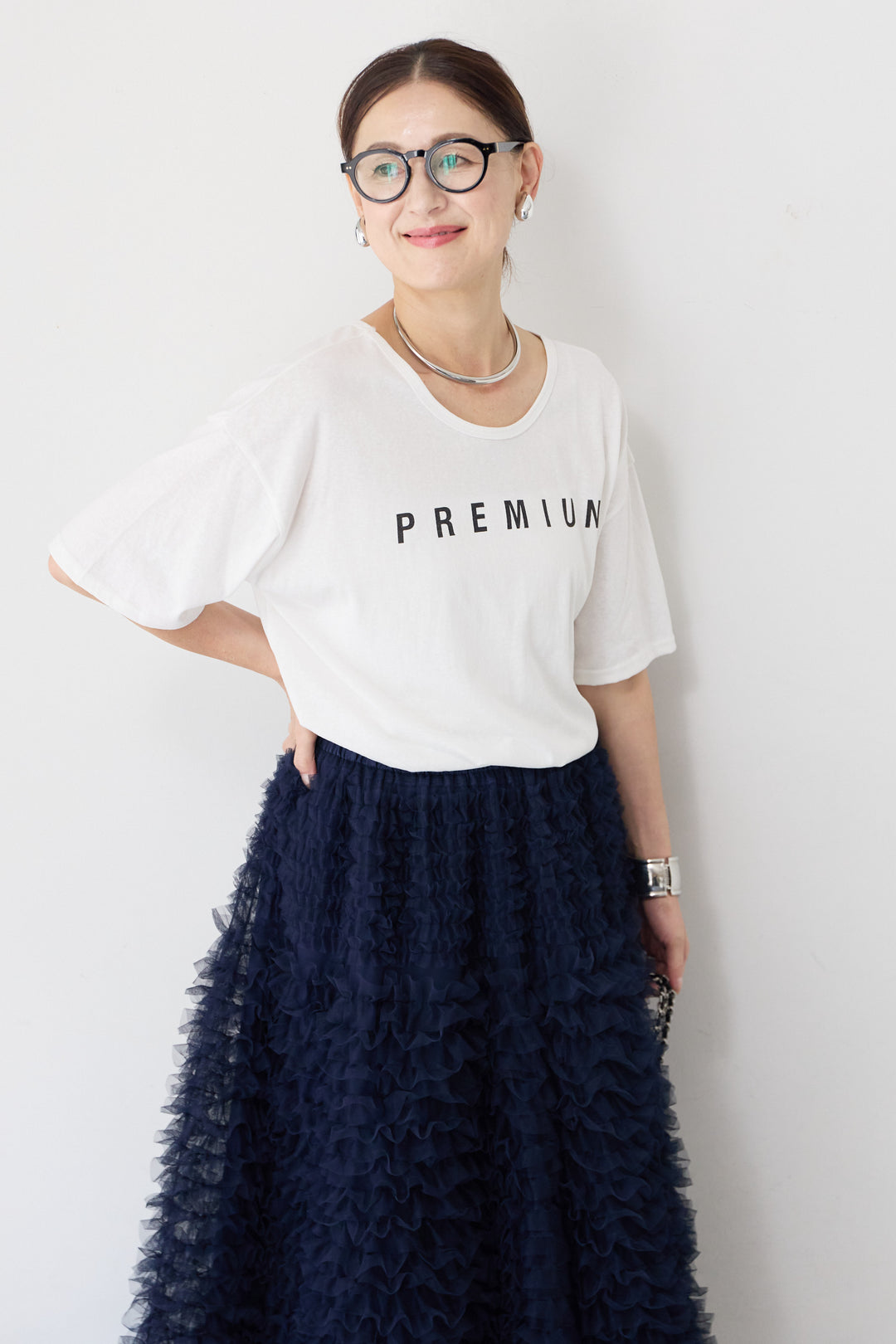バックVネック ロゴTシャツ