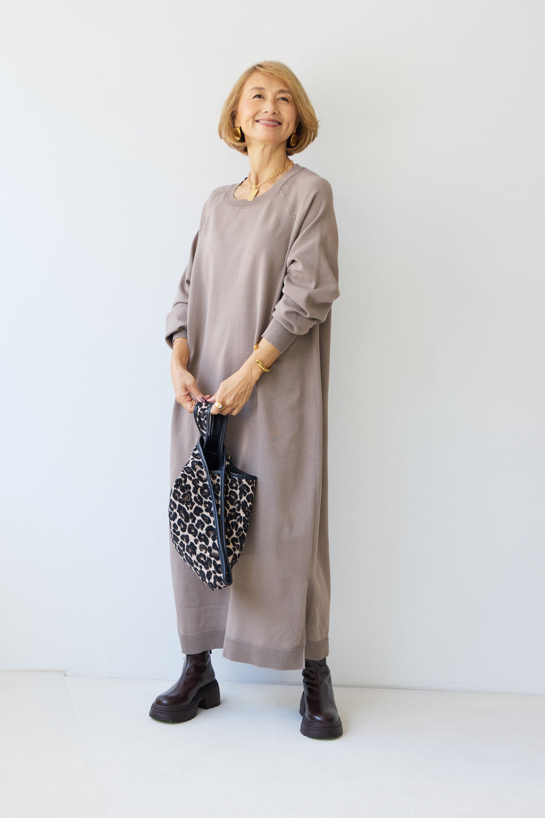 クルーネックロングニットワンピース