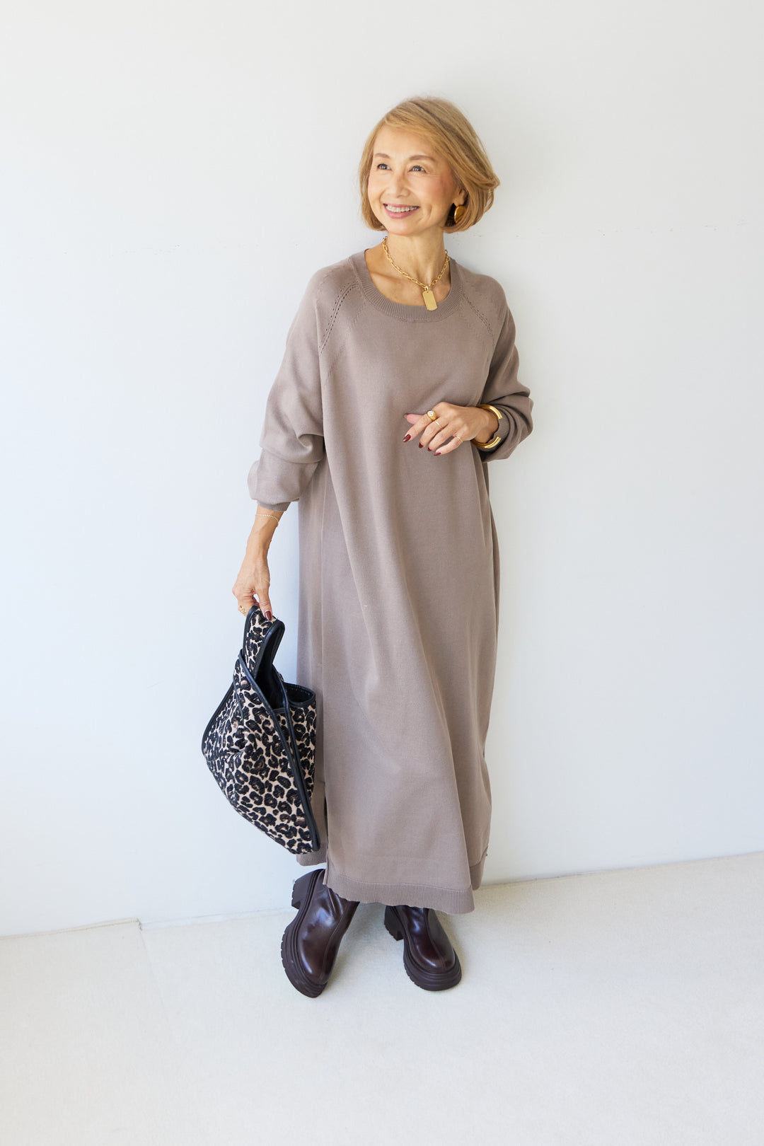 クルーネックロングニットワンピース