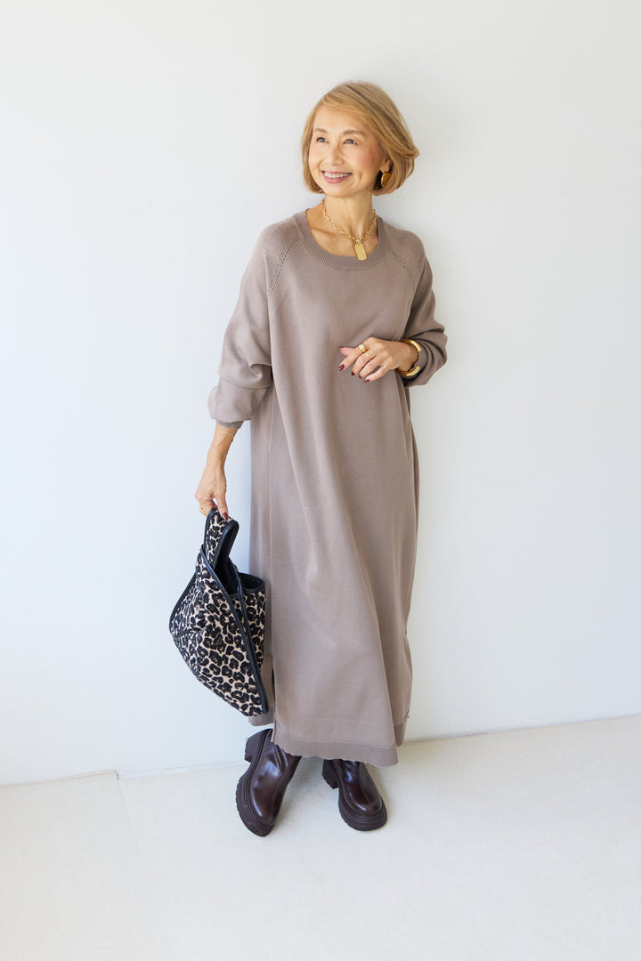 クルーネックロングニットワンピース