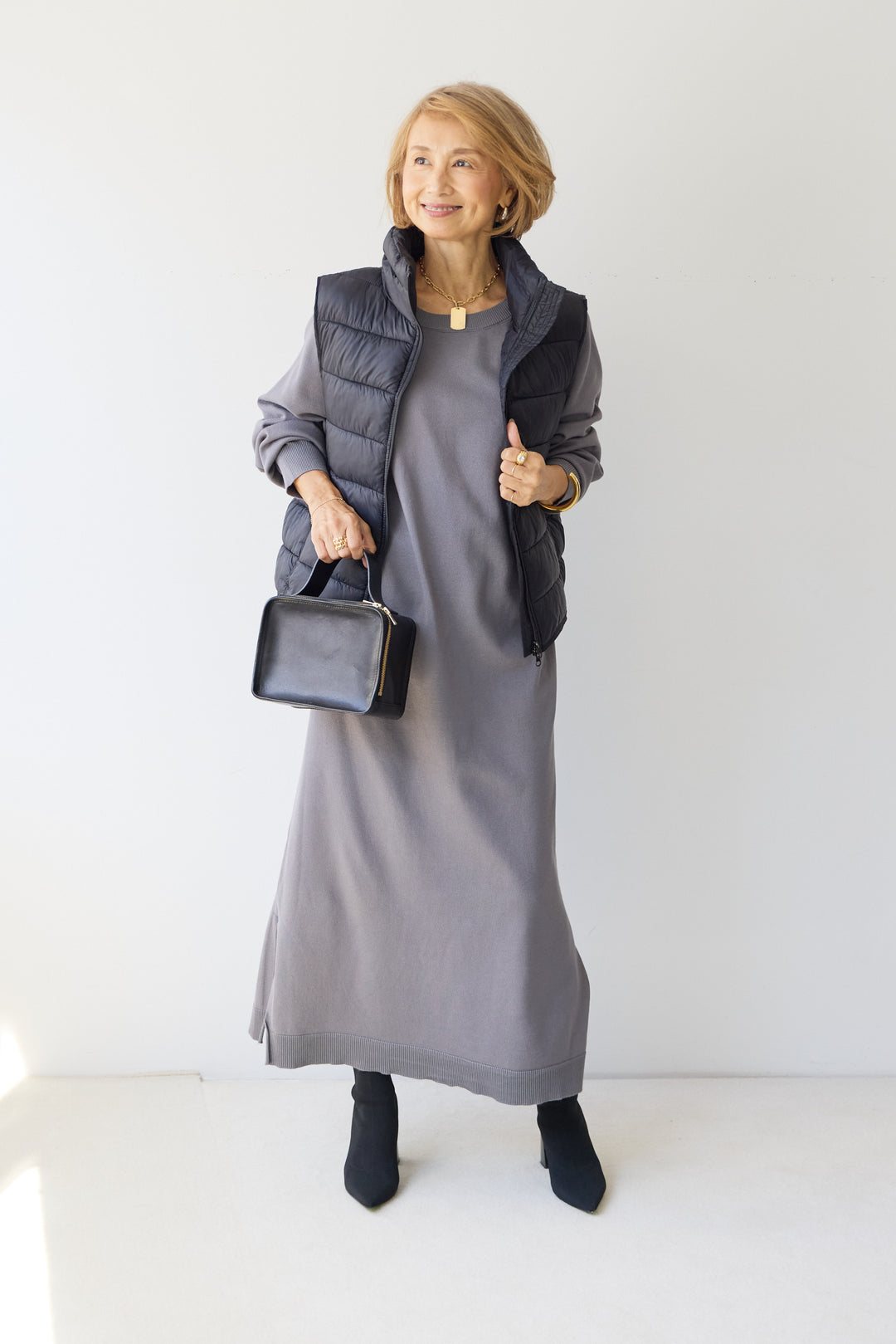 クルーネックロングニットワンピース