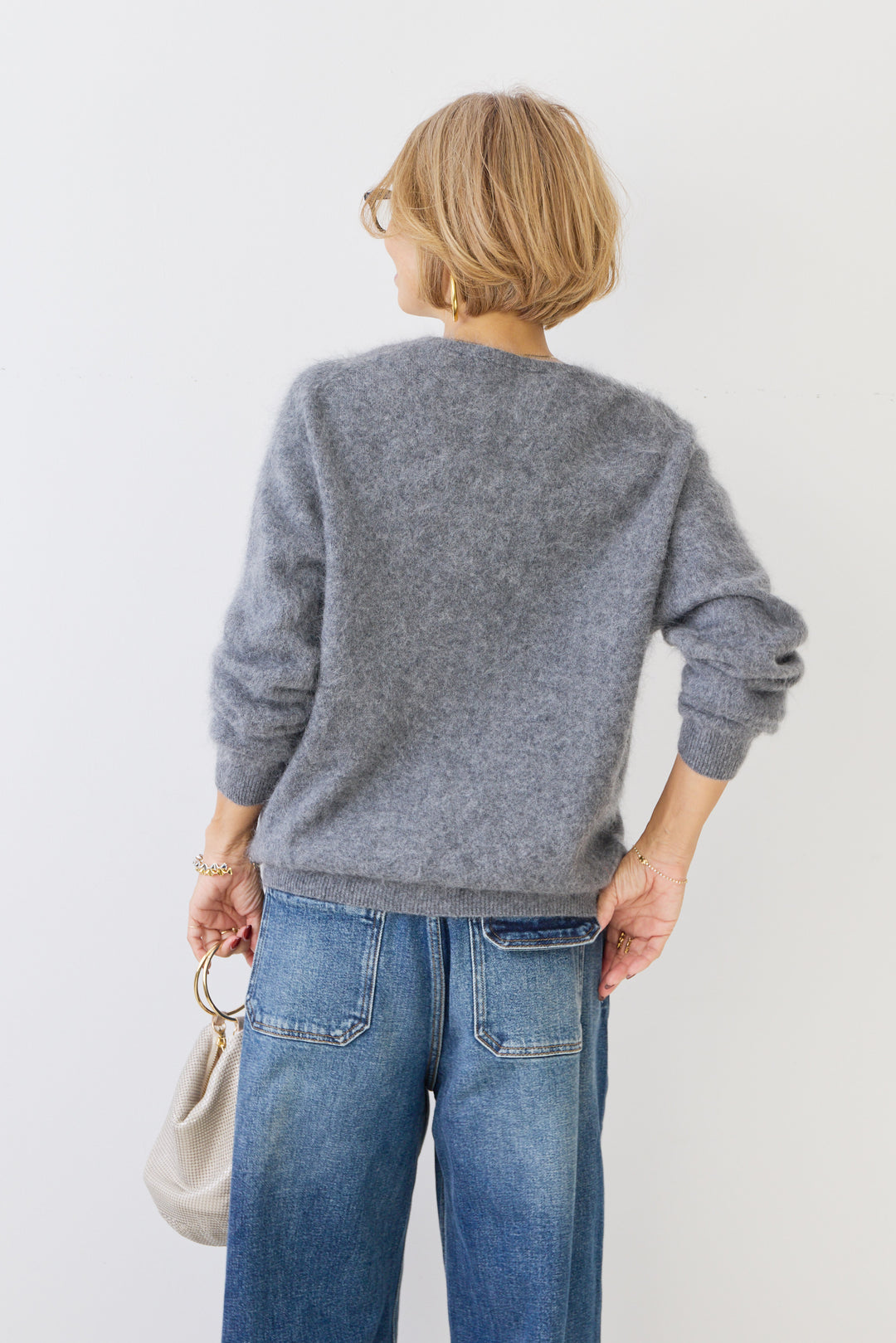 ふんわりカシミヤVネックニット
