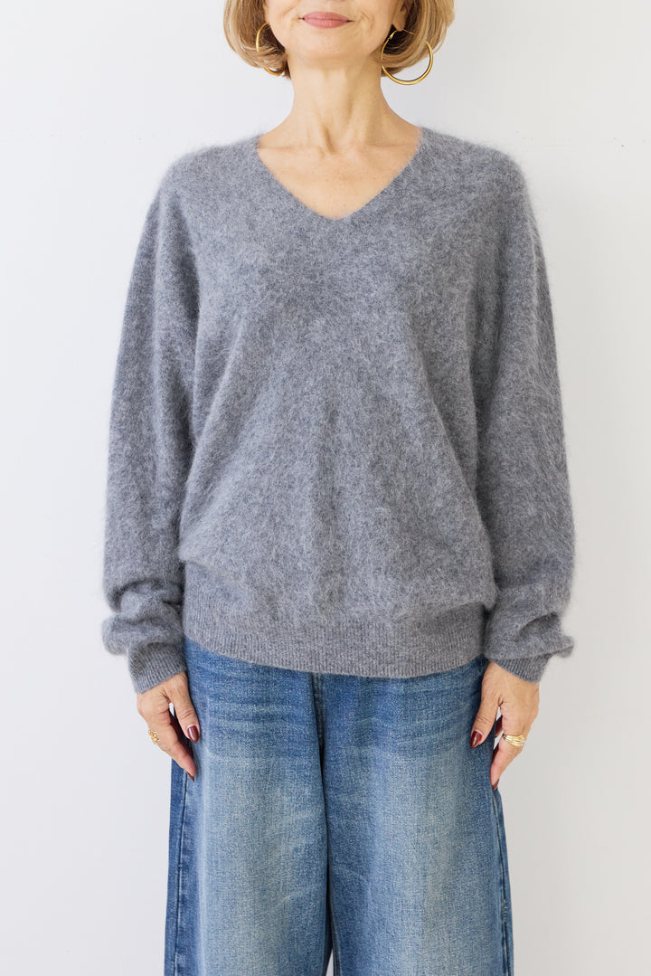 ふんわりカシミヤVネックニット