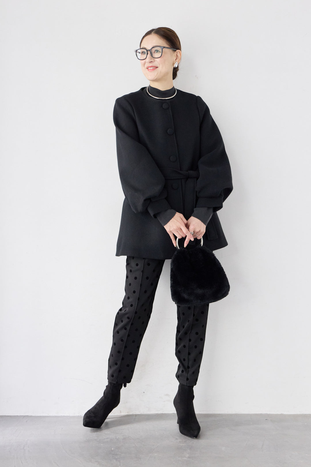 クルーネックくるみボタンミドルコート