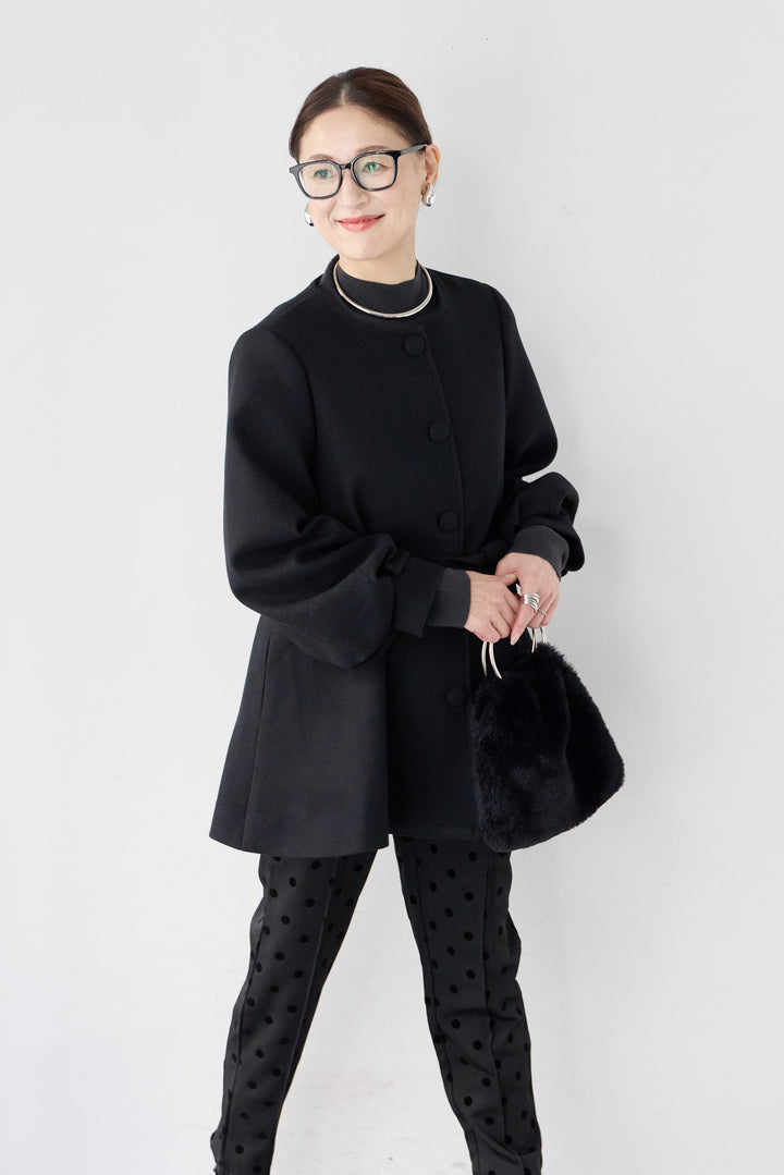 クルーネックくるみボタンミドルコート