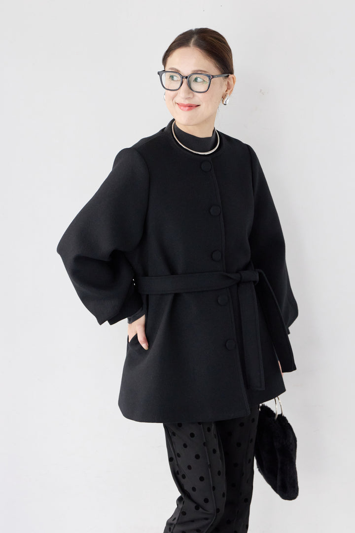 クルーネックくるみボタンミドルコート