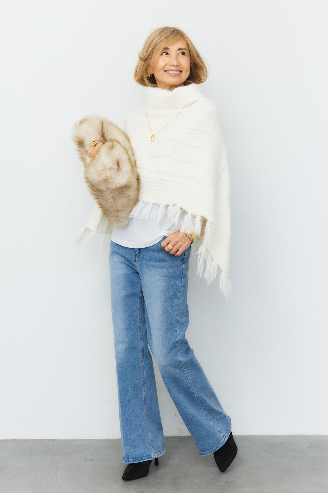ケーブル編み フリンジニットポンチョ