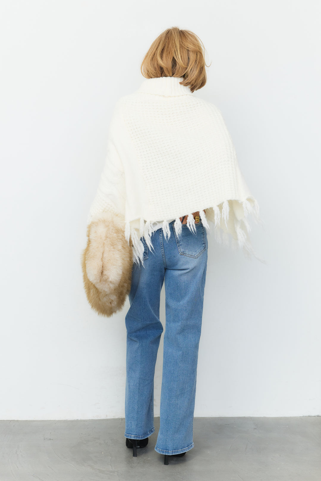 ケーブル編み フリンジニットポンチョ